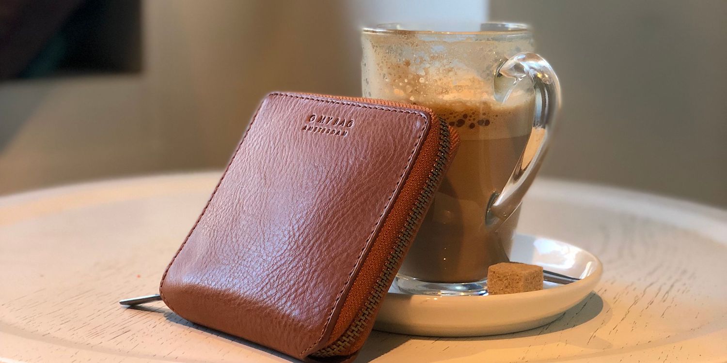 sonny square wallet lifestyle image
