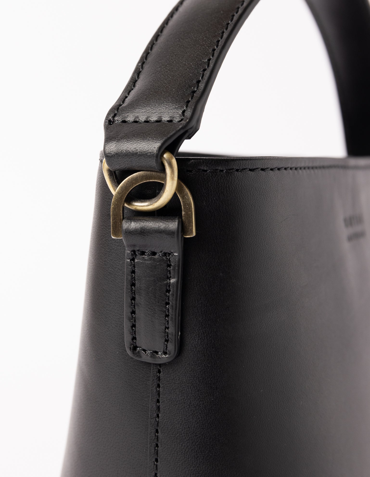 Bobbi Bucket Bag Midi Black Classic Leather - Main Image