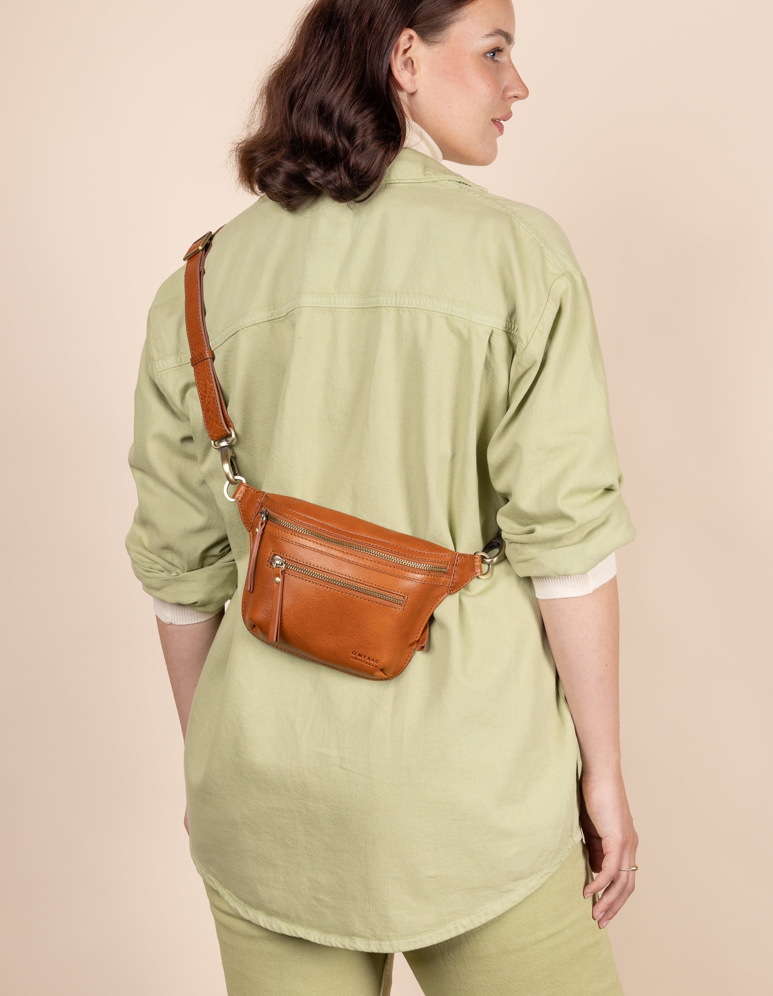 Cognac Bum Bag strap - model image