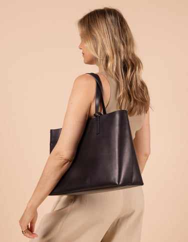 Sam Shopper - Black Classic Leather