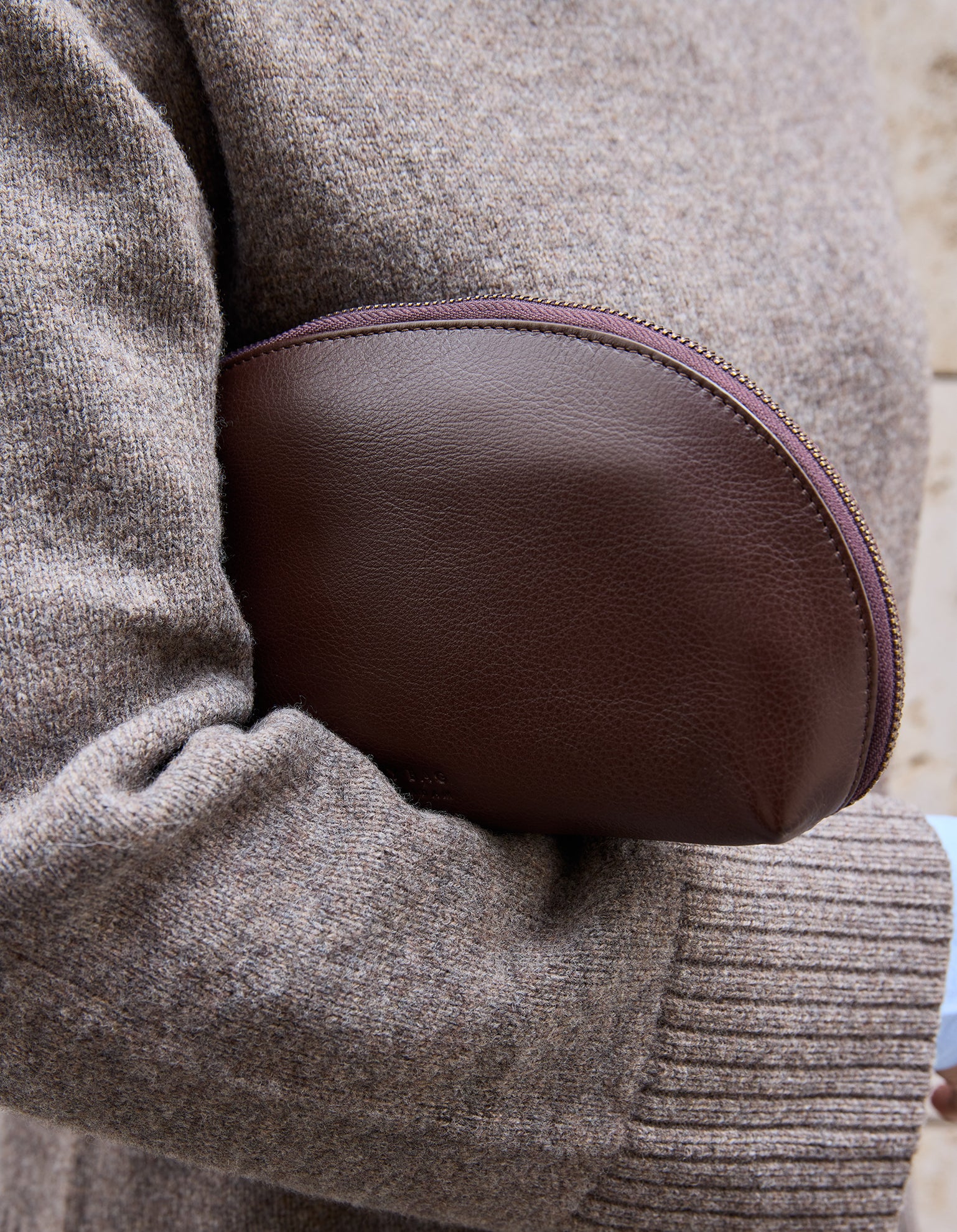 Make-up-Tasche Medium – Schokobraunes Soft Grain Leder