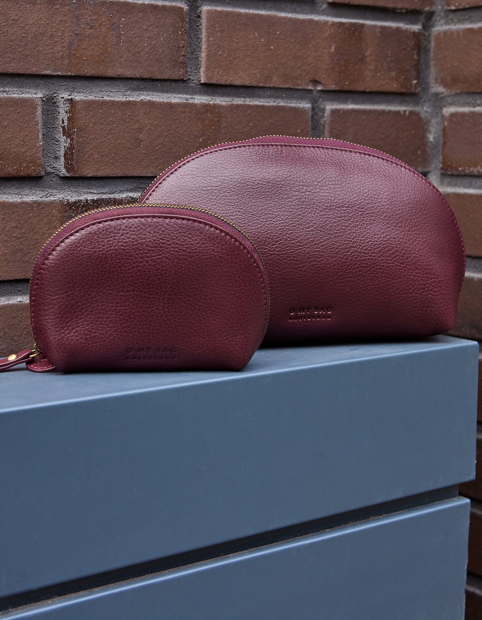 Make-up-Tasche Medium – Kirschrot Soft Grain Leder