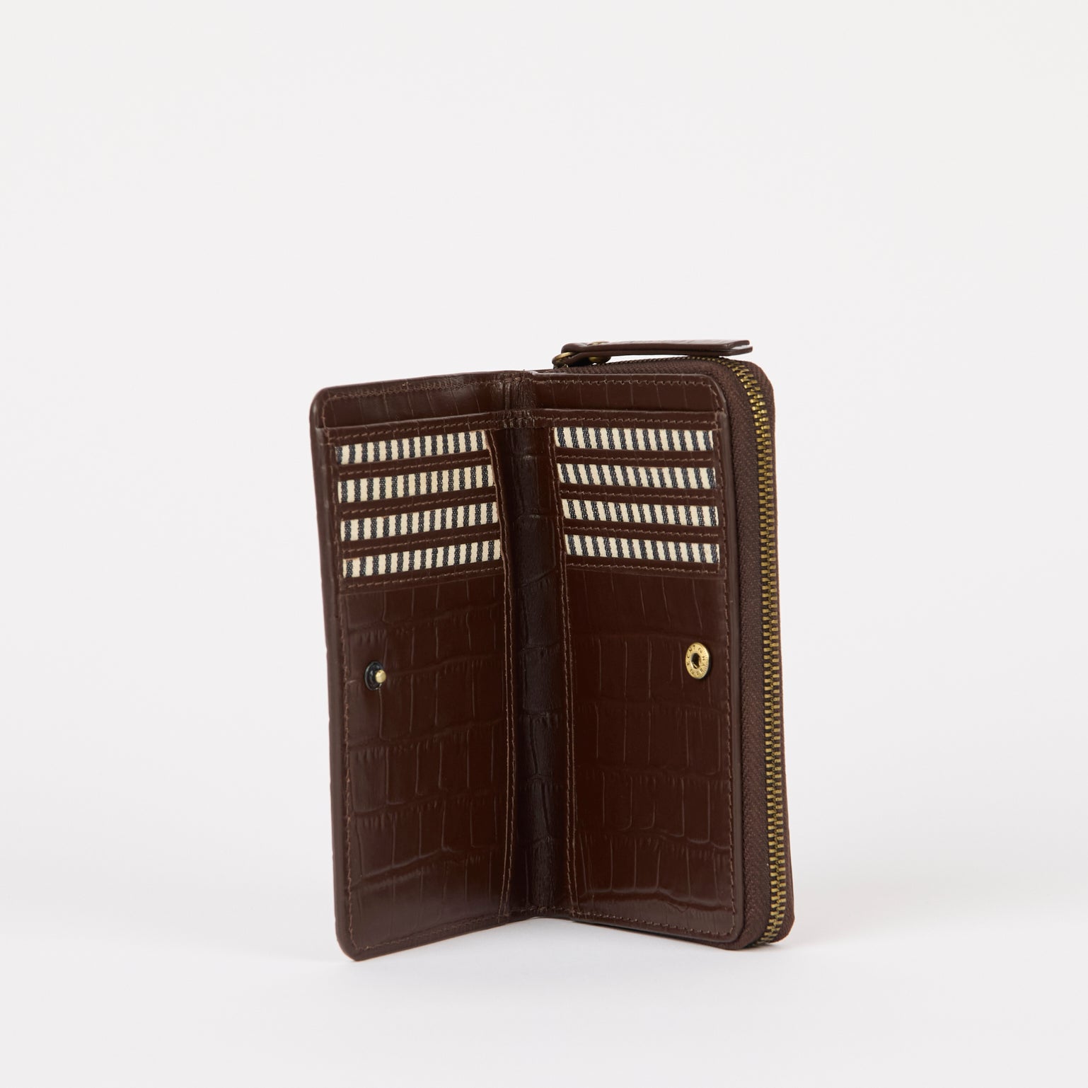 Jett-Wallet-Chocolate_Features