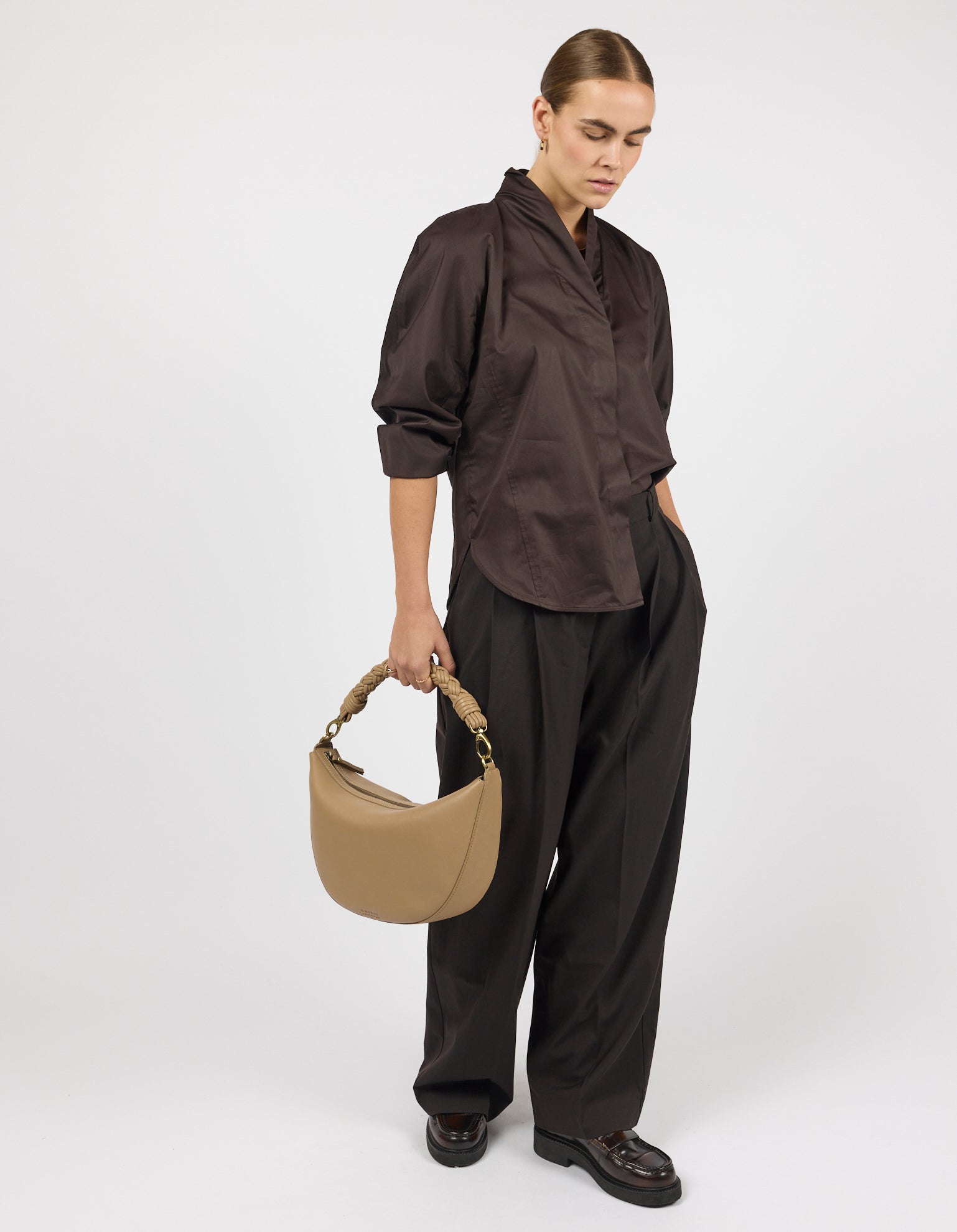 Leo Maxi Twisted Handle - Dark Sand Soft Grain Leather