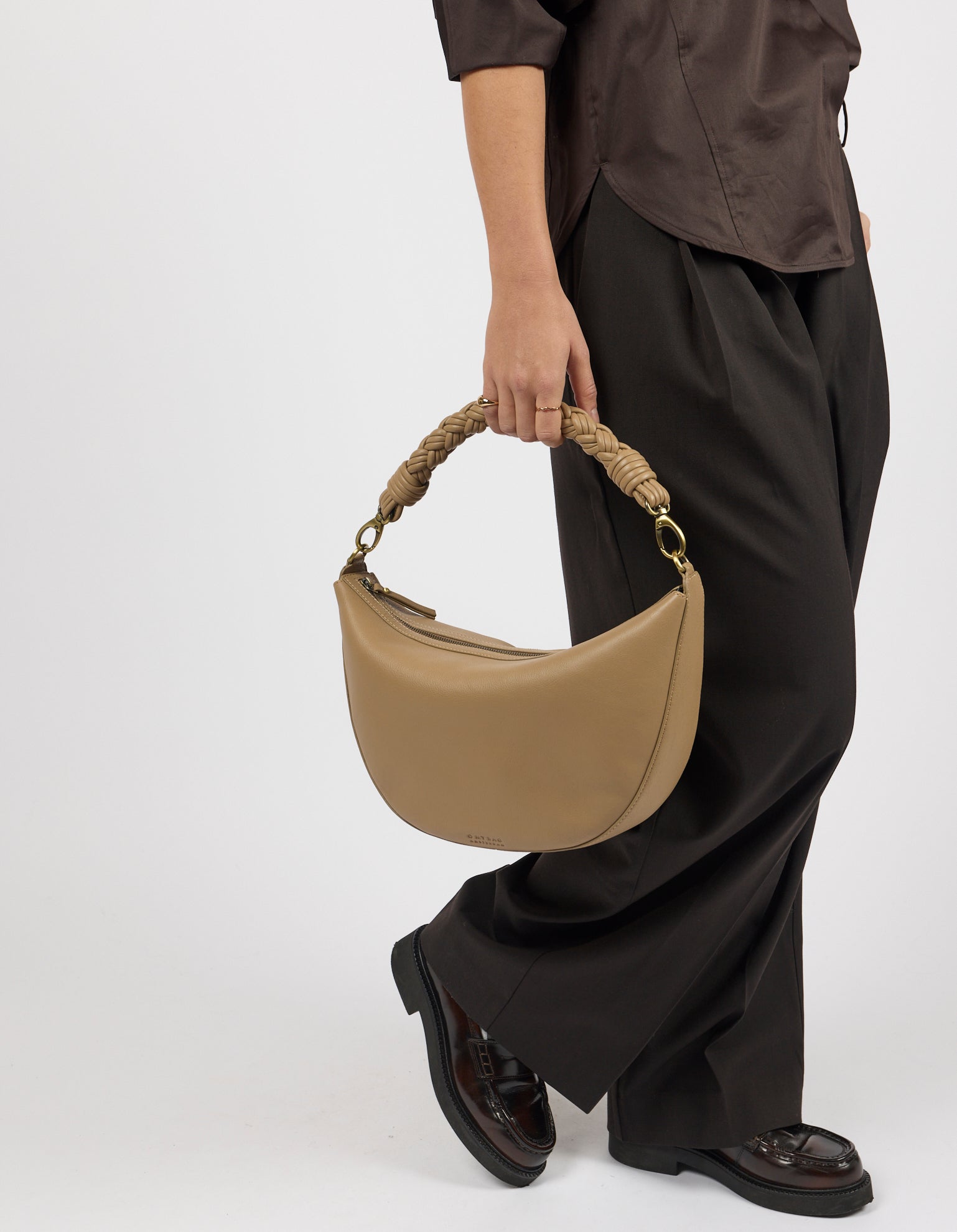 Leo Maxi Twisted Handle - Dark Sand Soft Grain Leather