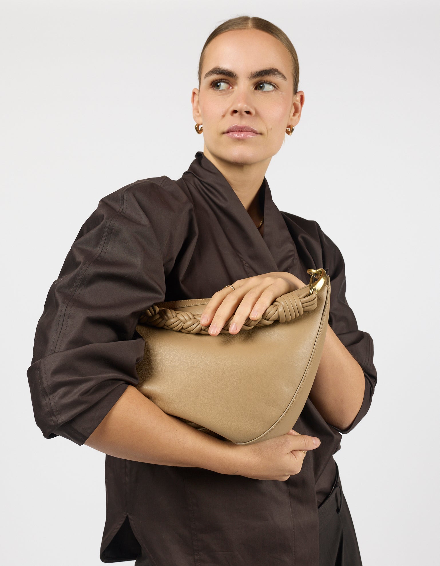 Leo Maxi Twisted Handle - Dark Sand Soft Grain Leather