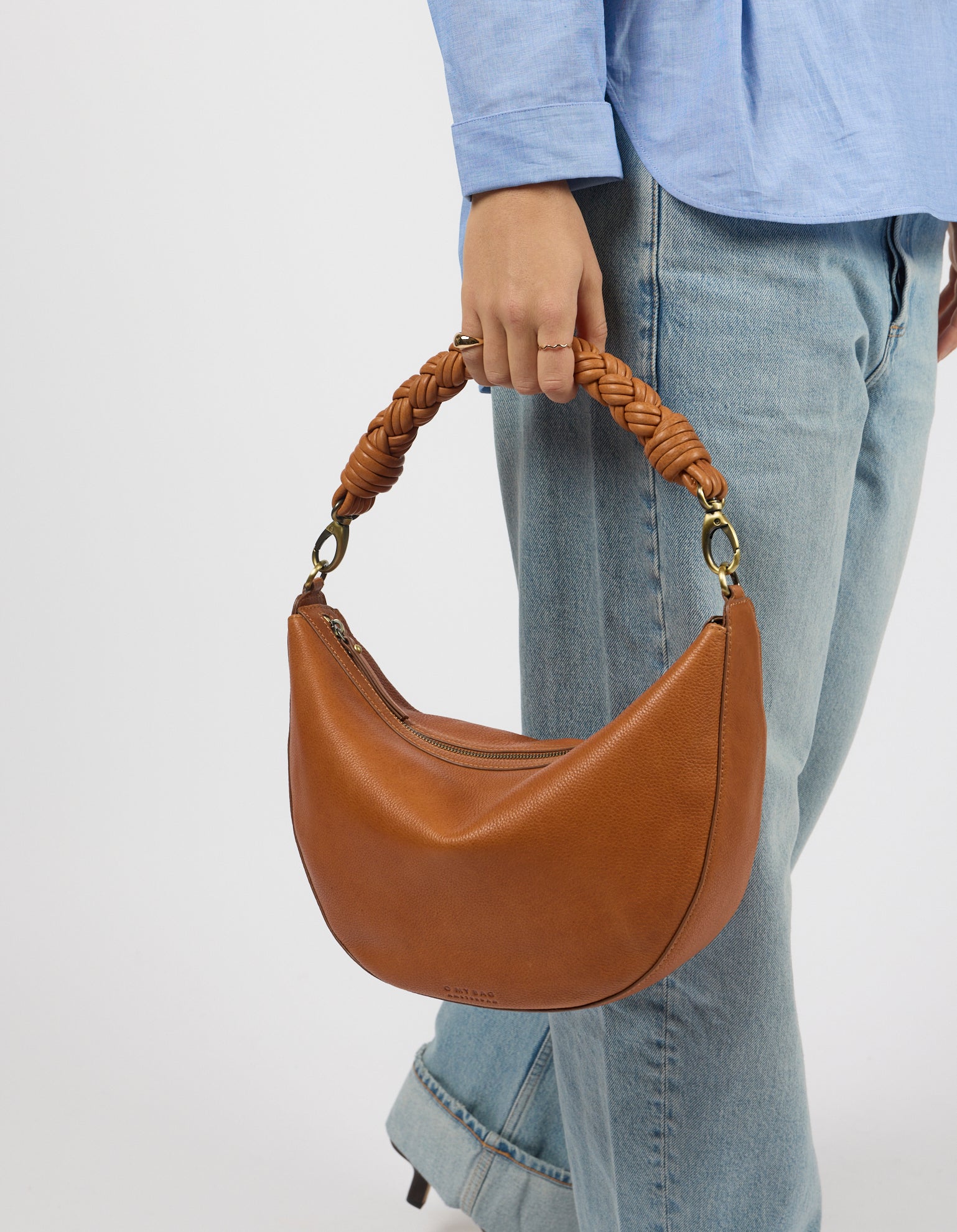 Leo Maxi Twisted Handle - Wild Oak Soft Grain Leather