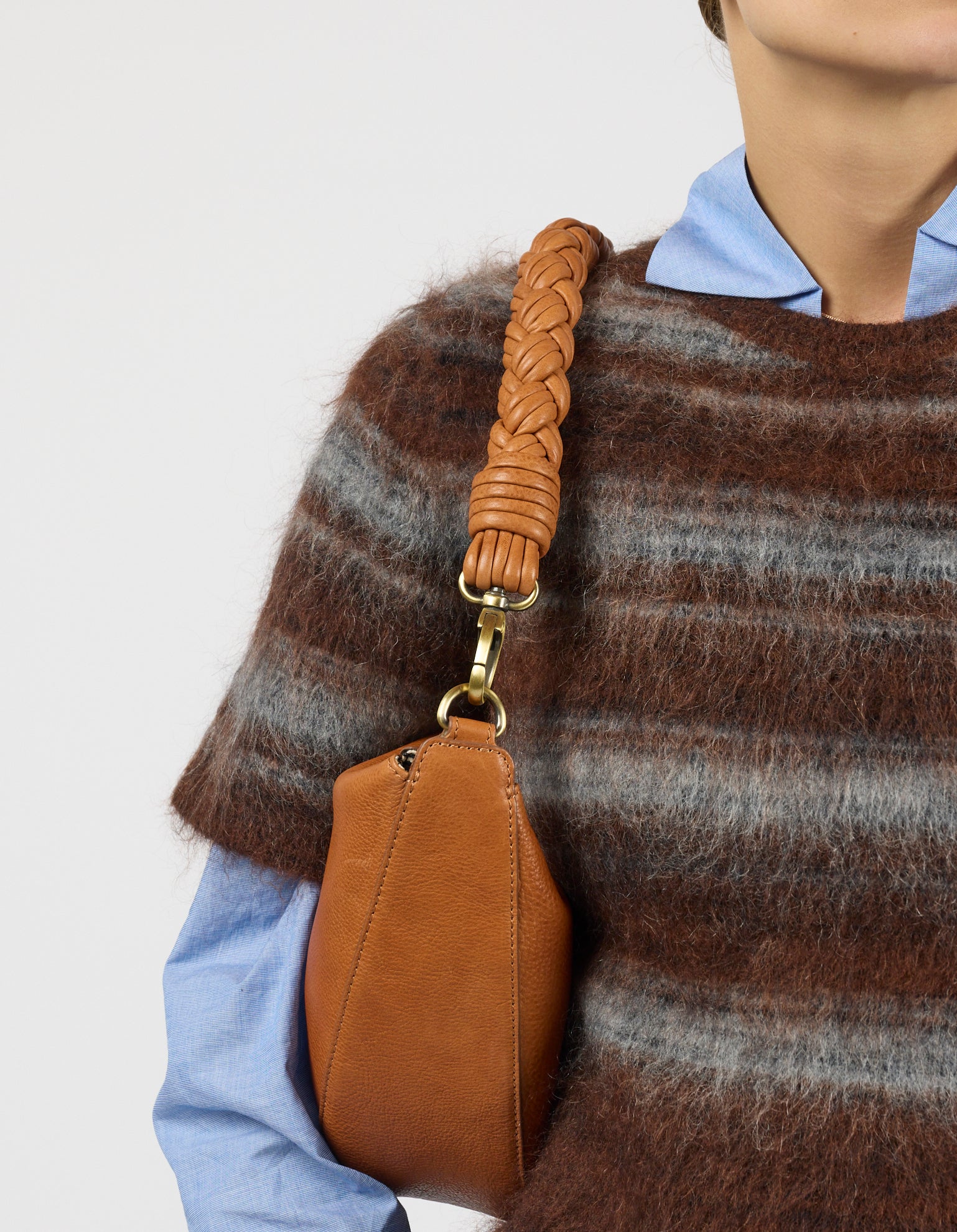 Leo Maxi Twisted Handle - Wild Oak Soft Grain Leather