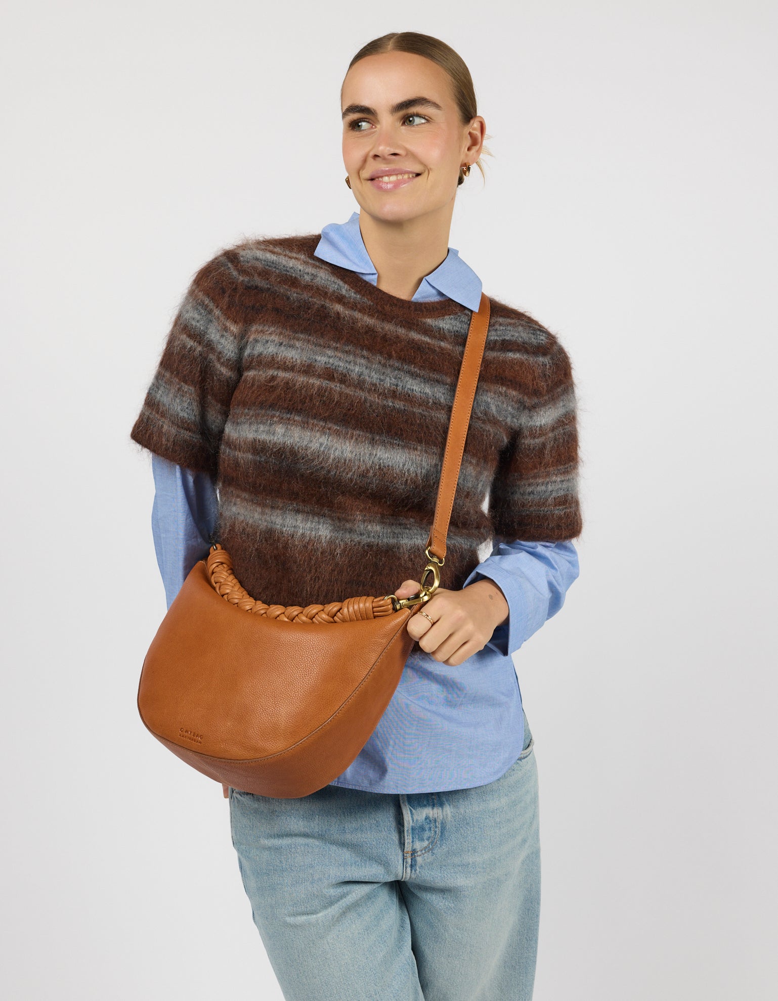 Leo Maxi Twisted Handle - Wild Oak Soft Grain Leather