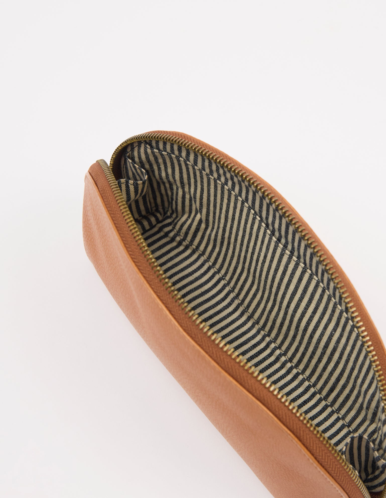 Make-up-Tasche Medium – Wild Oak Soft Grain Leder