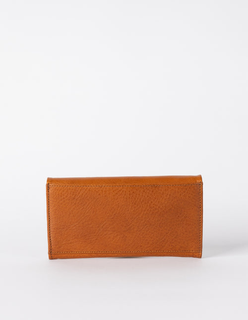 Pau Pouch Cognac Leather women’s purse. Rectangular shaped fold over wallet. Back model image.