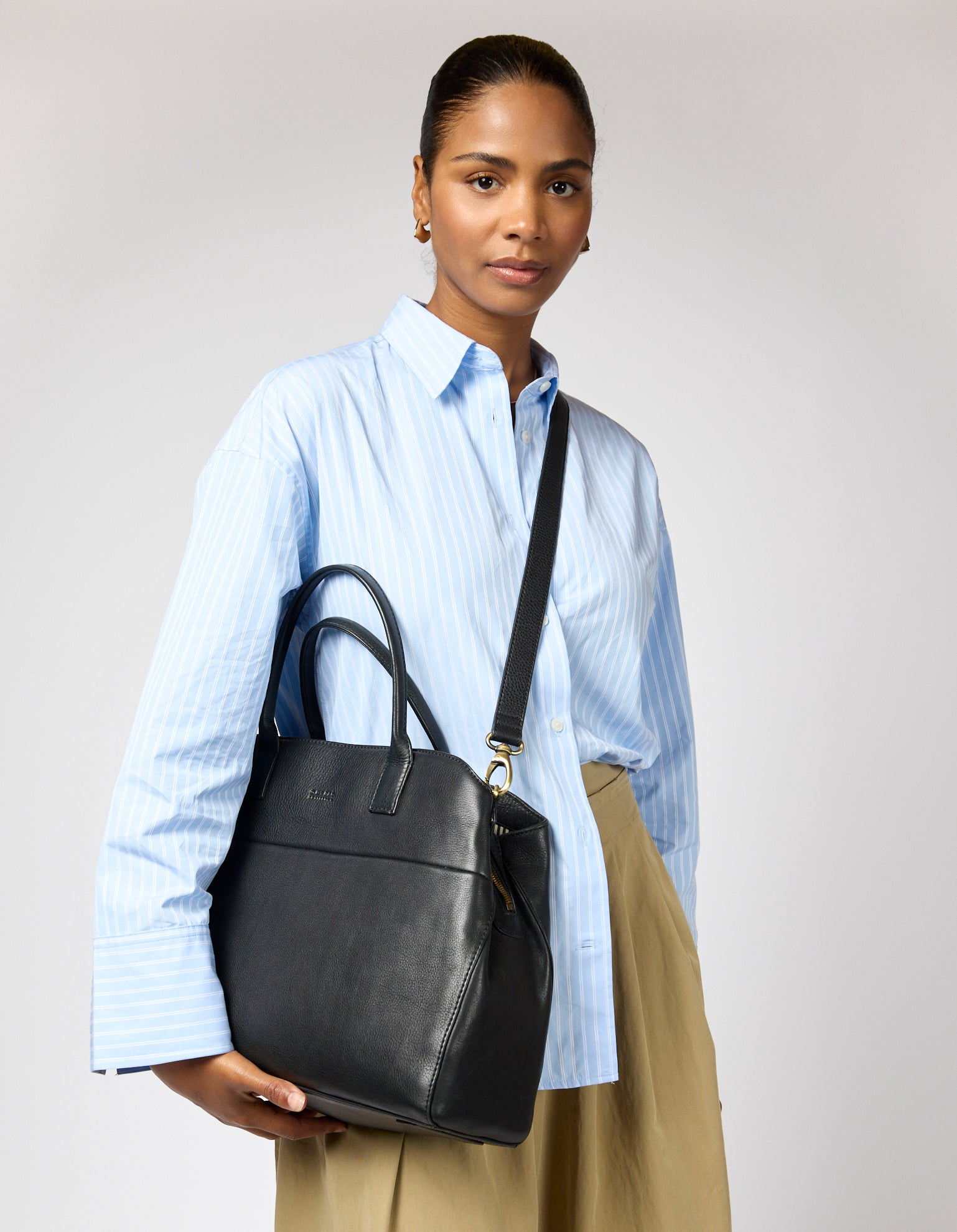 Rita - Black Soft Grain