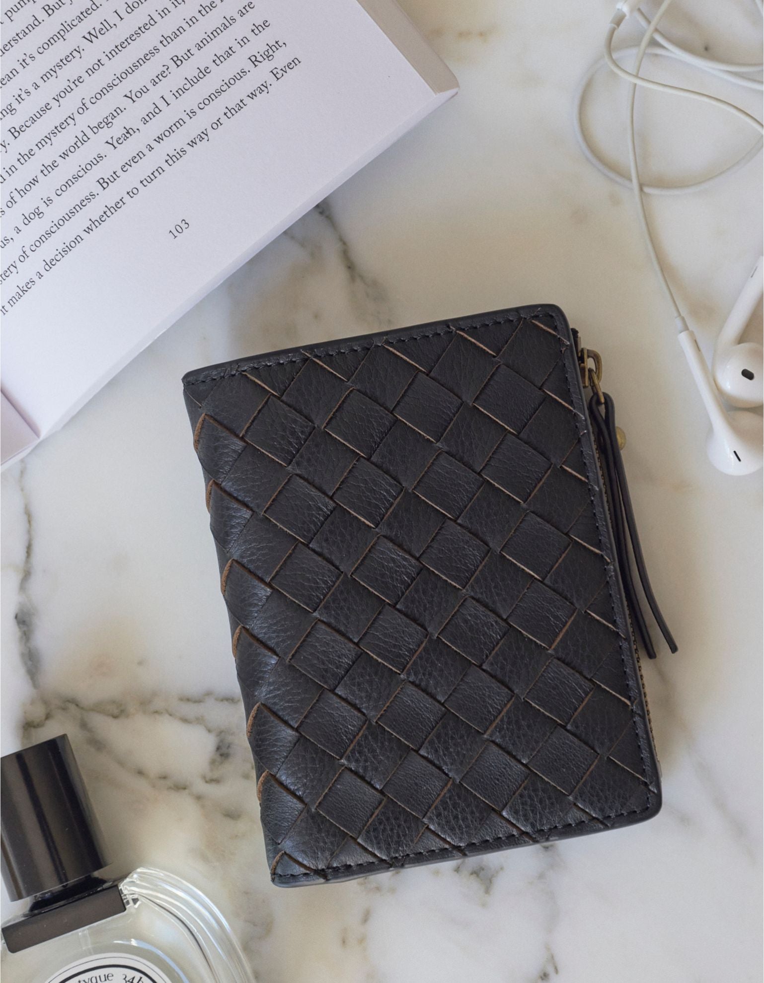Jamie wallet black. Lifestyle product image.