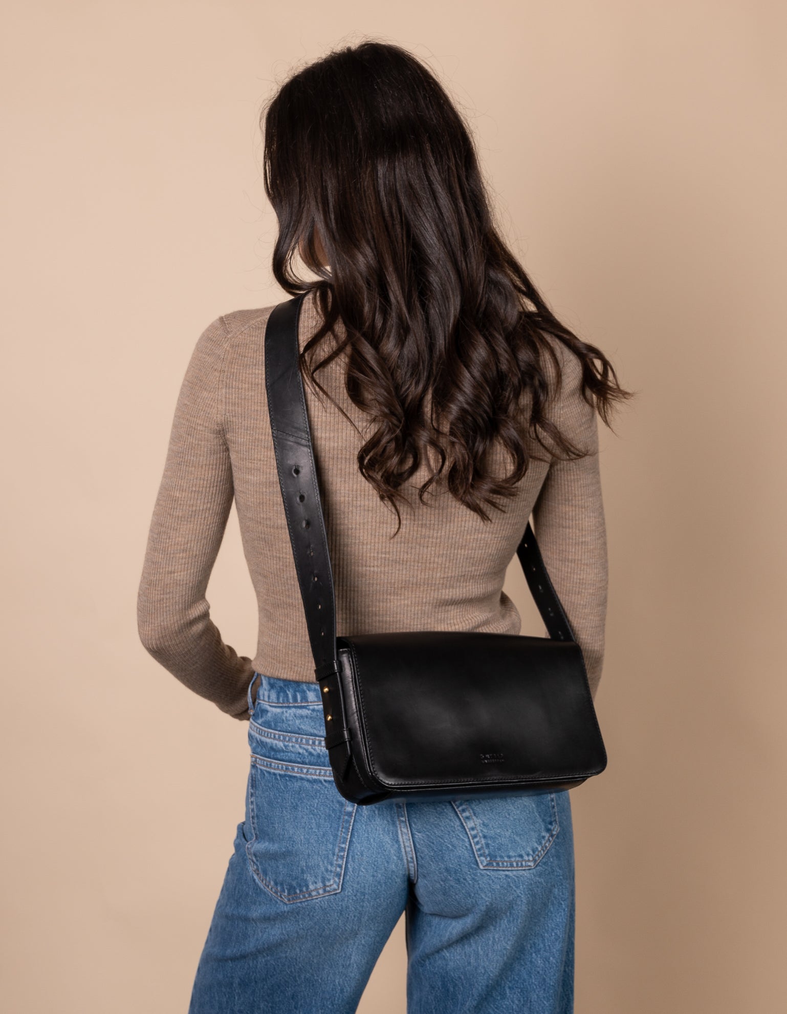 Perfectly Imperfect - Gina Longuette - Black Classic Leather