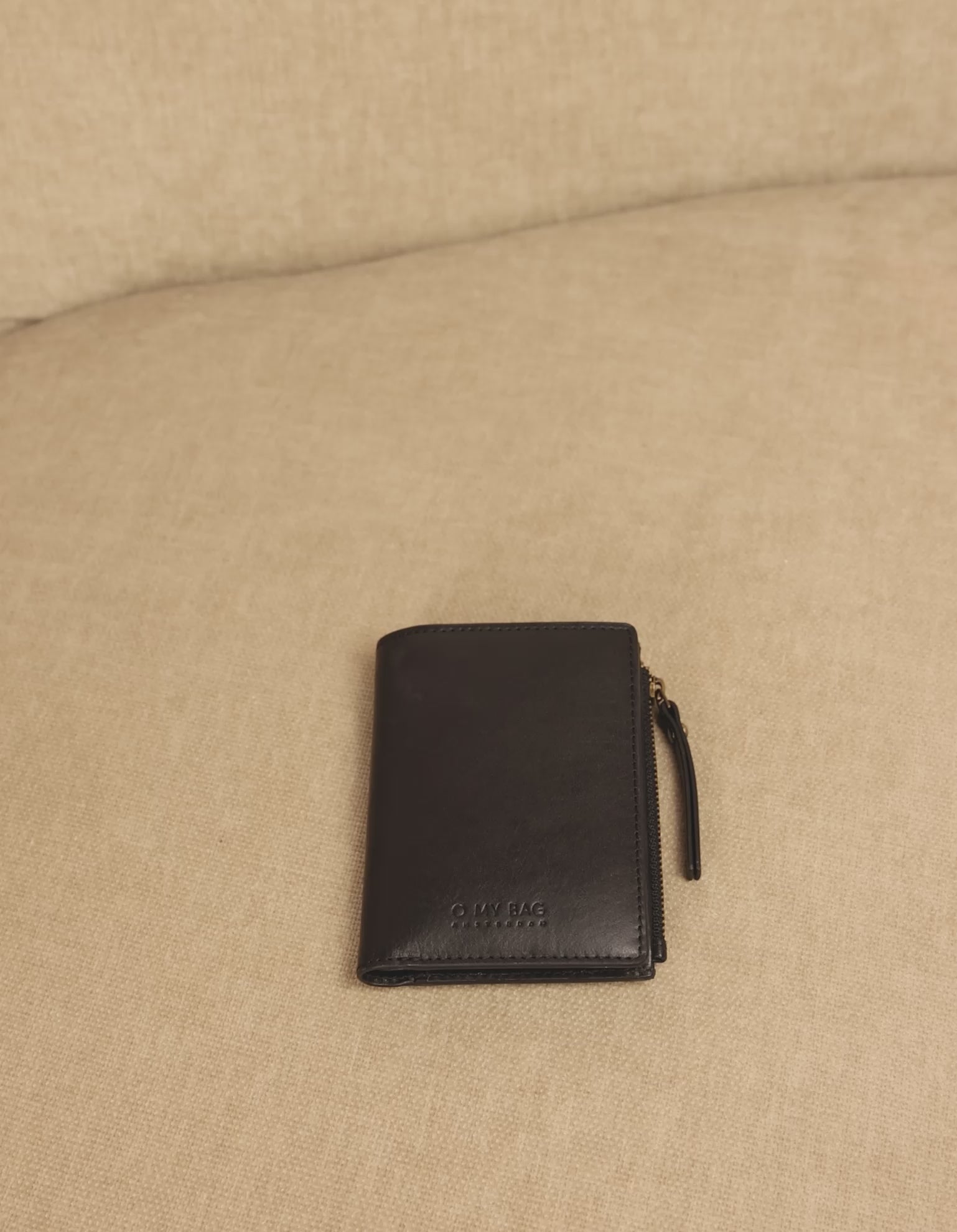 Inside bag video of Jamie Wallet black classic leather