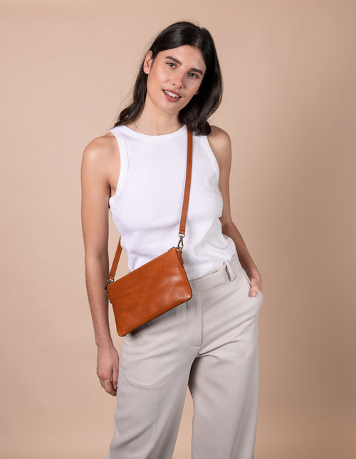 Model with Lexi bag in cognac woven classic leather