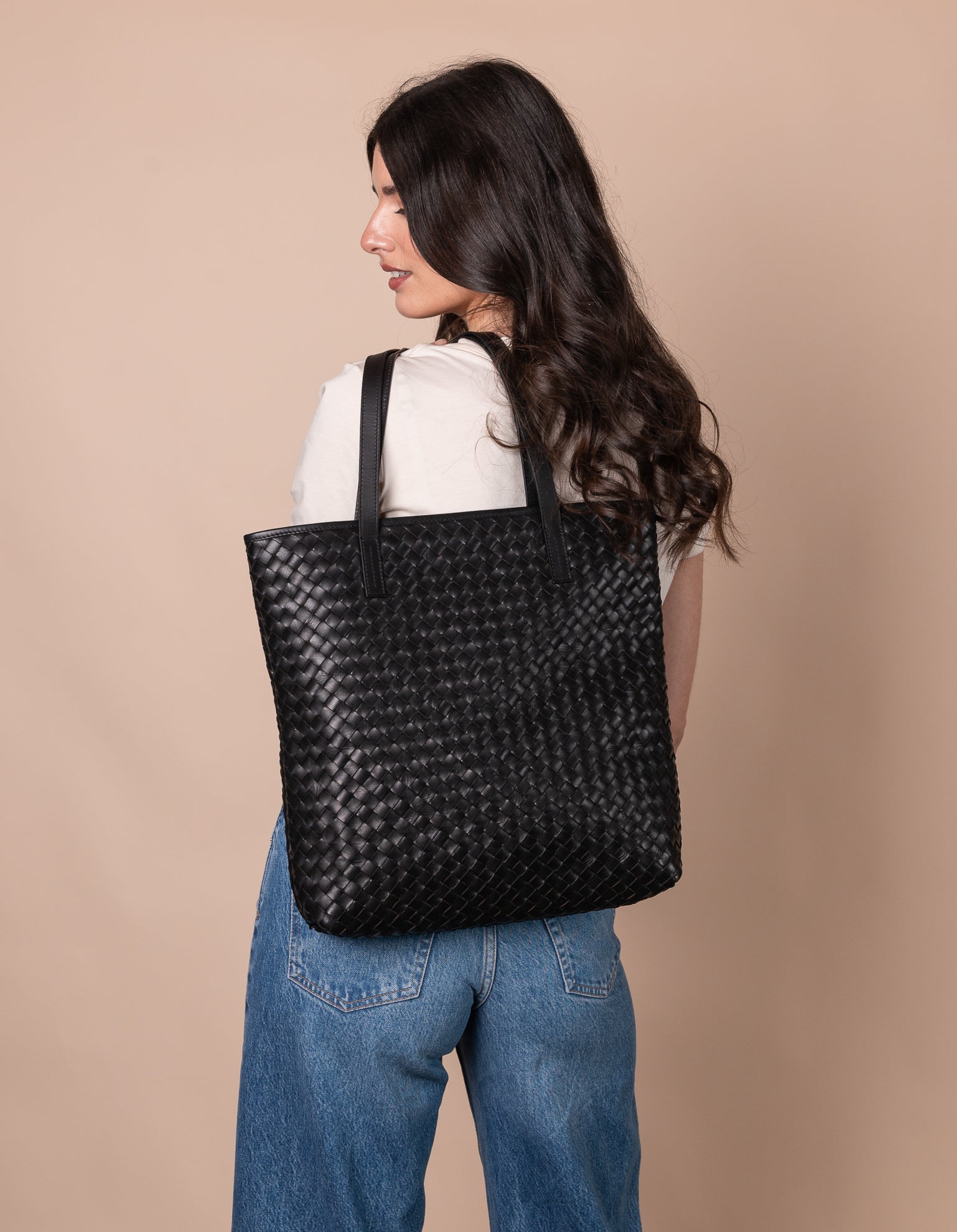 Model with Georgia bag in black woven classic leather