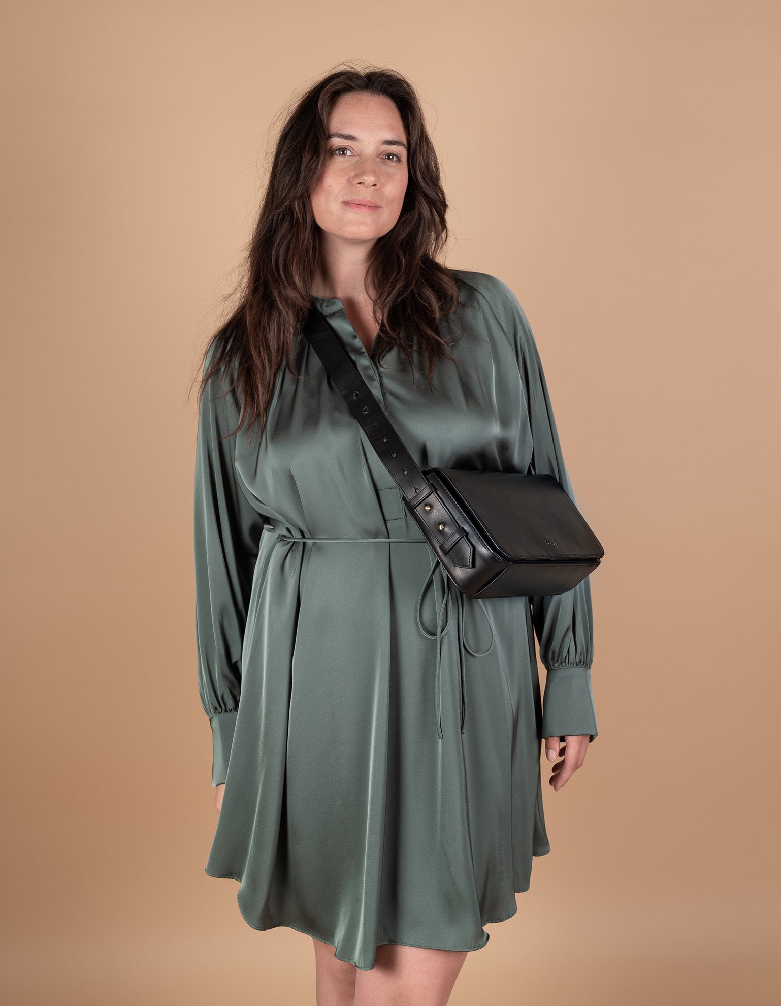 Black Longuette Leather womens handbag. Square shape with an adjustable strap. Model image