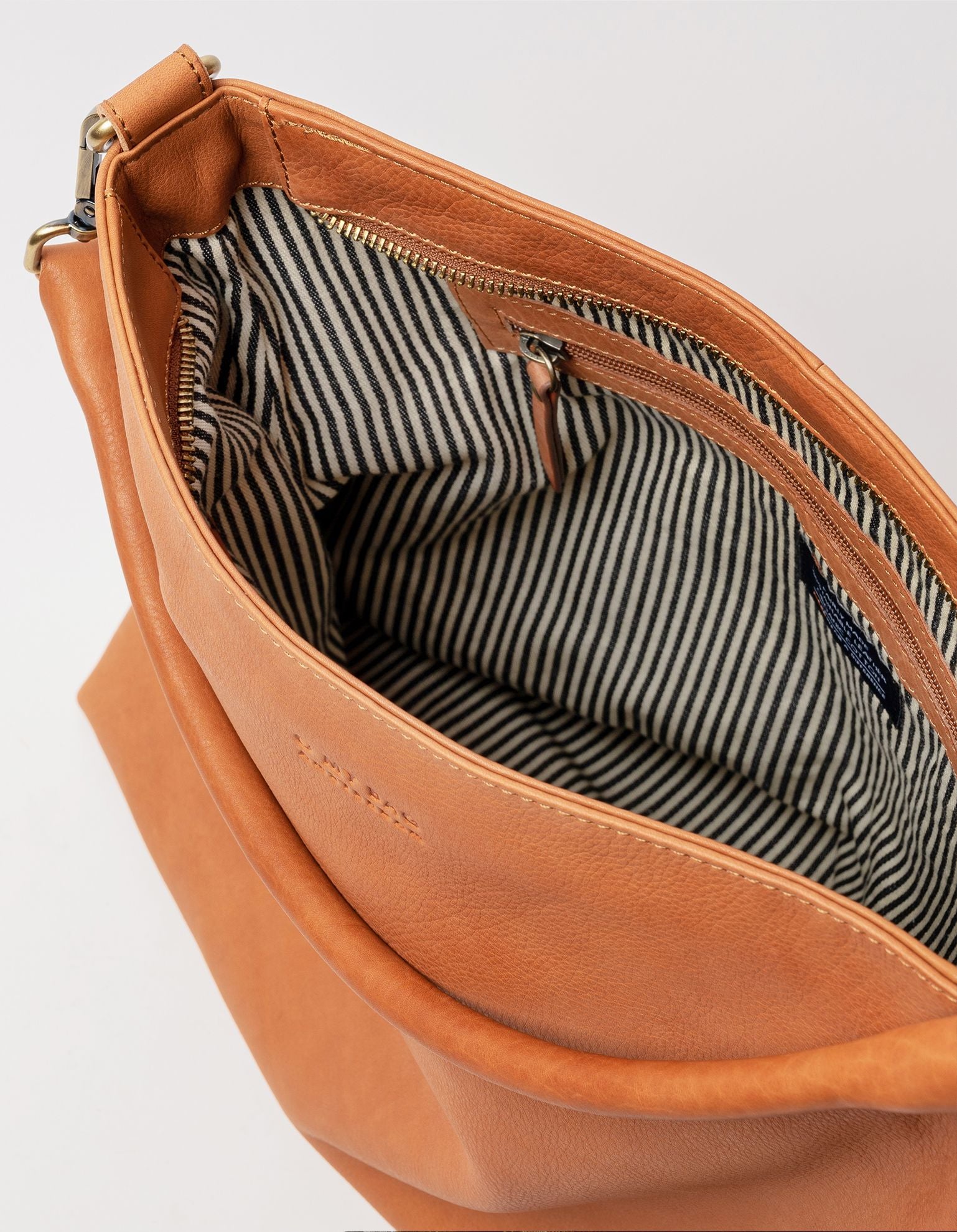 Wild Oak Leather shopper bag. Square shape with an adjustable and removable strap. Inside product image.