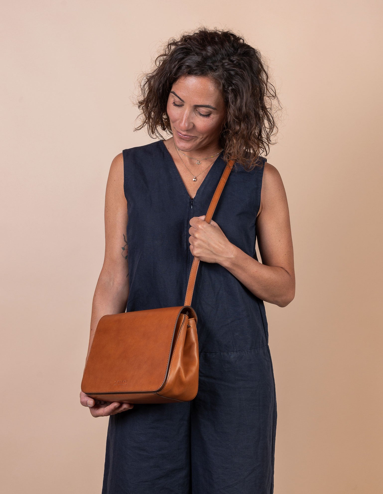 Lucy Cognac Classic Leather Handbag. Second model product image.
