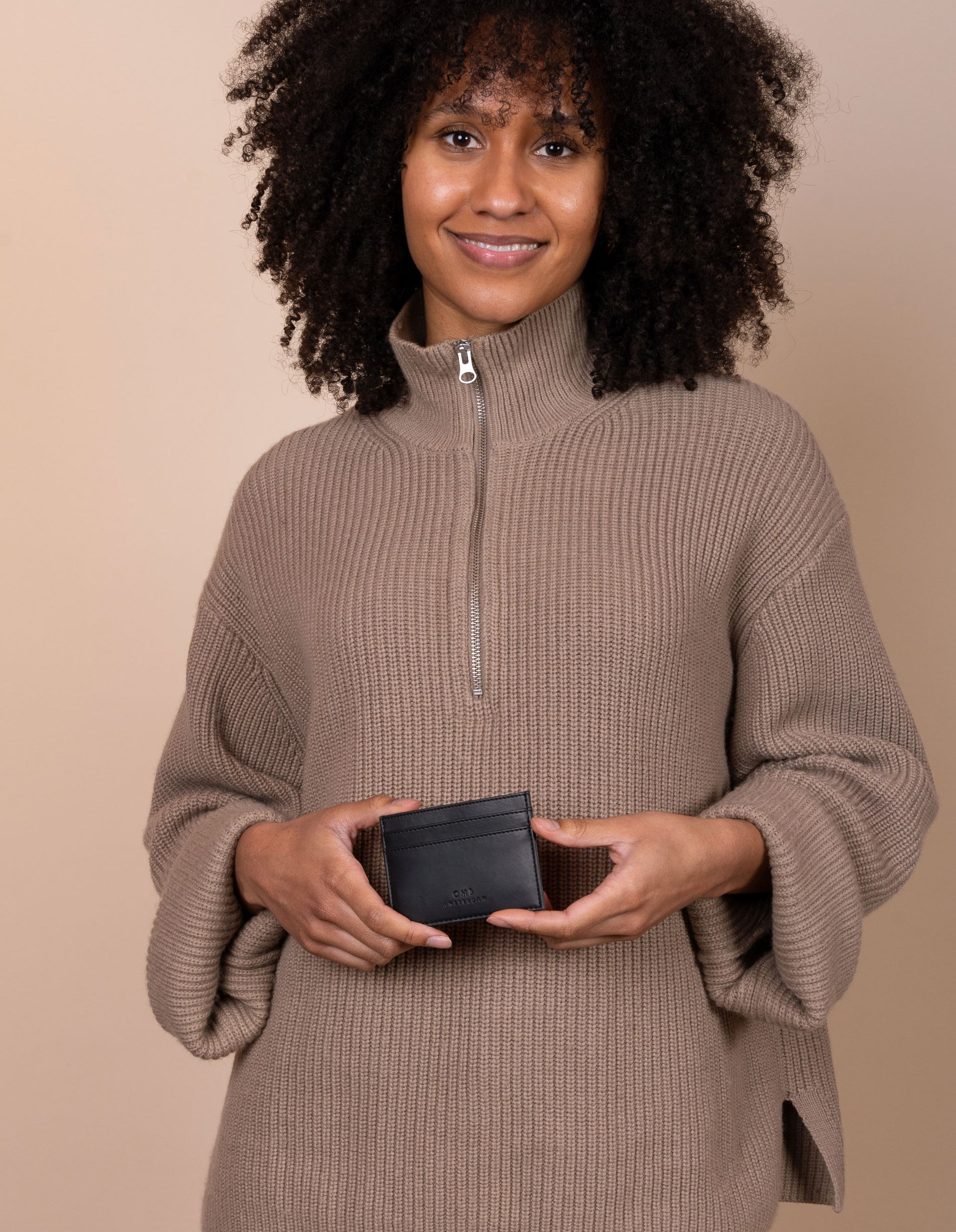 Marks Cardcase Black Apple Leather - Second female model product image