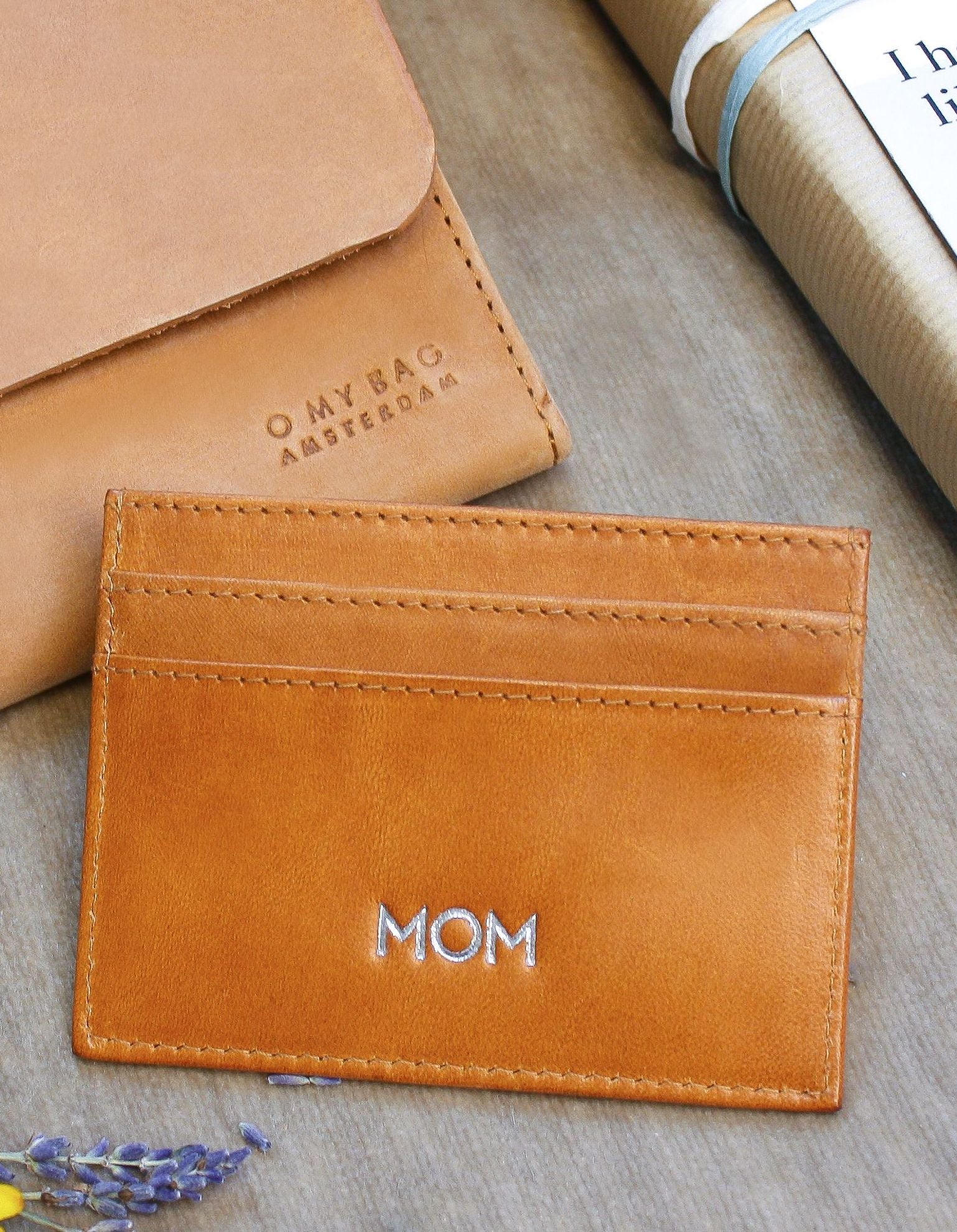 Marks Cardcase Cognac Classic Leather. Square leather wallet, card case for bank cards. Monogram image.