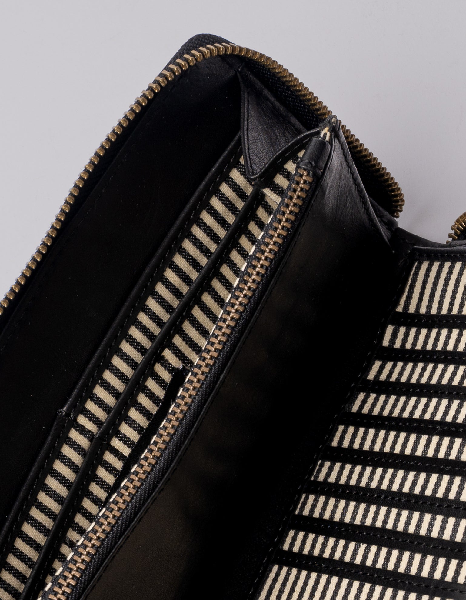 Sonny Wallet Black Stromboli Leather - Inside product image
