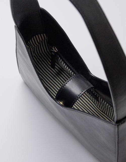 Vicky bag in black classic leather - inside view