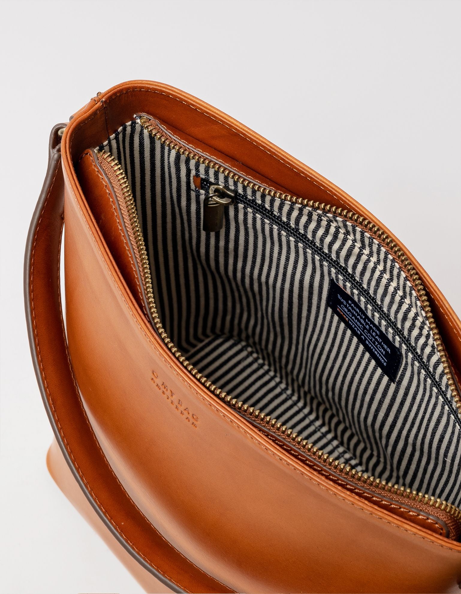 Bobbi Bucket Bag Maxi Cognac Classic Leather Inside Product Image