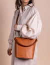 Bobbi Bucket Bag Maxi Cognac Classic Leather. Close up model Image