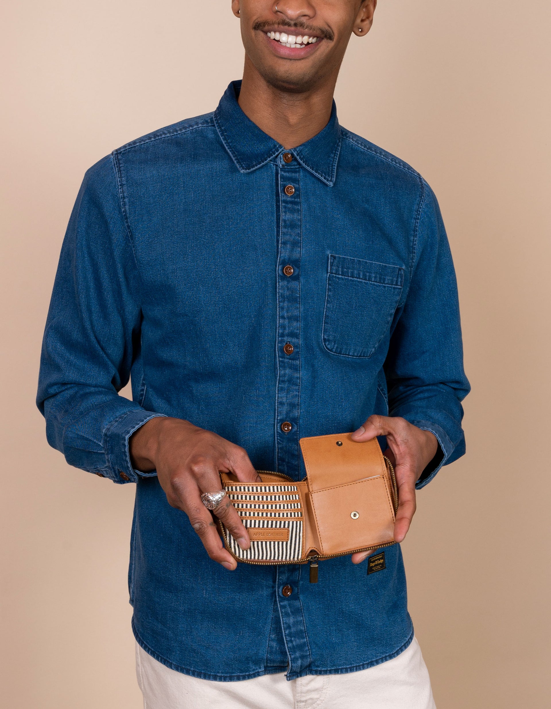 Sonny square apple leather wallet. Male model product image. Inside view.